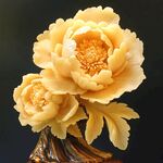 黃玉雕琢雙朵嬌艷牡丹花
