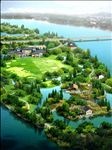 高尔夫球场地河道景观图