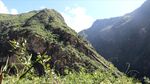 虎跳峡旁边的山