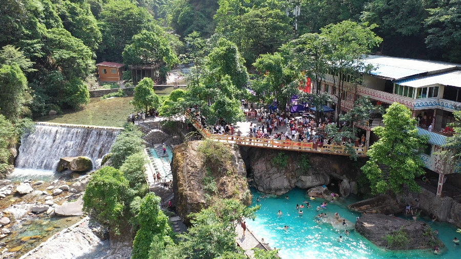 航拍西昌九十九里温泉瀑布