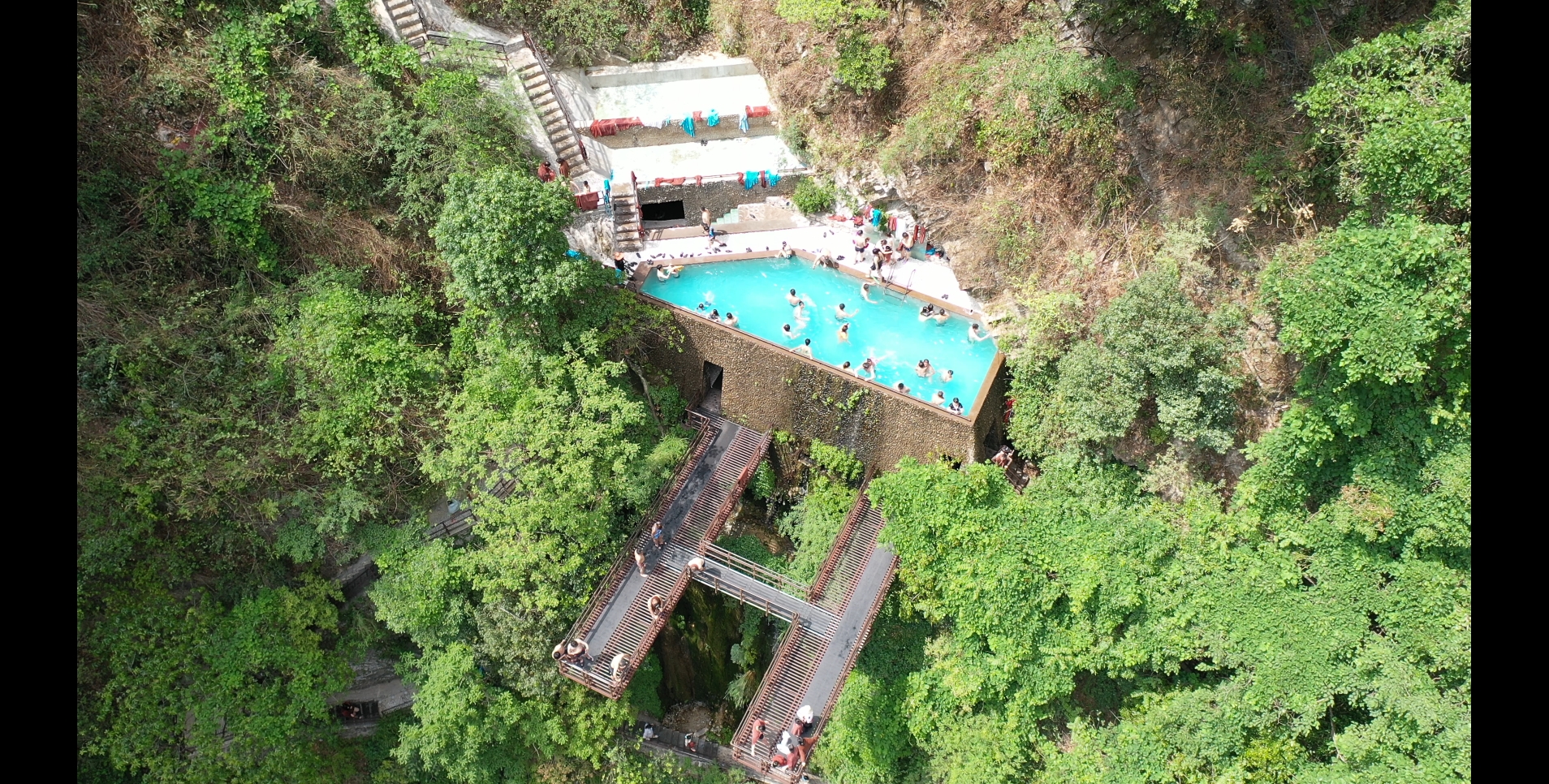 西昌九十九里温泉瀑布 