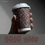 手持花纹咖啡杯图案展示