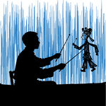 皮影戏艺人专注表演瞬间