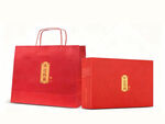 红色精美礼盒与手提袋