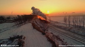 航拍北方雪后的蒸汽机车