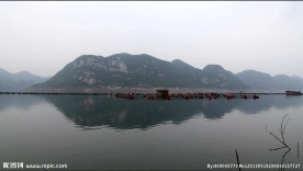 山水画 湖面 网箱 远山 高清