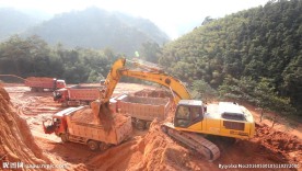 山体压路机挖掘机货车施工大干