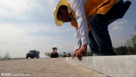 中铁群安员劳务工公路路面检测