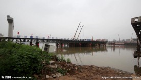 中铁铁建水上作业钢栈桥码头施工