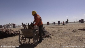 中铁铁建劳务工钢筋堆放整理收拾