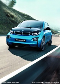 行驶中的BMW i3电动汽车海