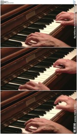 双手弹钢琴