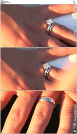 新婚夫妇展示结婚戒指