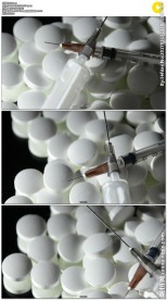 白色药片和注射器