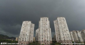 下雨前乌云密布的天空变化