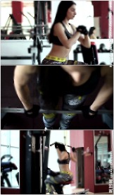 美女健身房锻炼