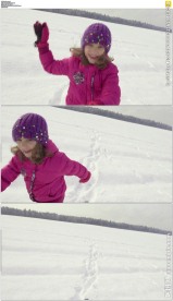 美丽的小女孩雪地奔跑