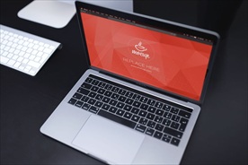 笔记样机 手滑动 网页贴图样机