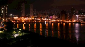 城市夜景 城市的水