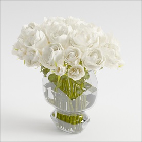 白玫瑰和玻璃花瓶模型