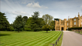 城堡和美丽的花园