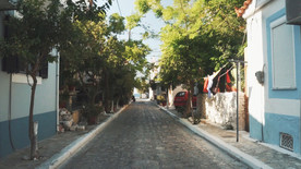 海滩附近的小镇的街道