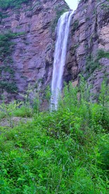 华沙吊水岩瀑布