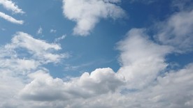 实拍微动云南蓝天白云视频