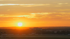 机场落日
