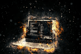 燃烧的笔记本电脑