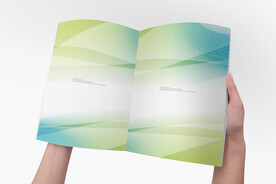 手持画册样机