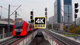 缓缓驶入车站的列车