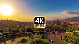 公园里川流不息的人群