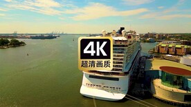 海边停泊的巨型邮轮