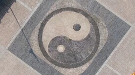 旋转上升的太极图案