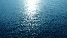 蓝色海面波澜后退方向日出风光