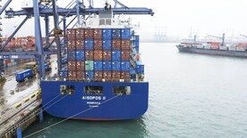 盐田港港口码头货轮停靠装卸货物