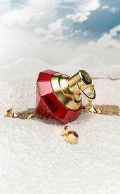 c4d场景美妆红瓶香水oc渲染