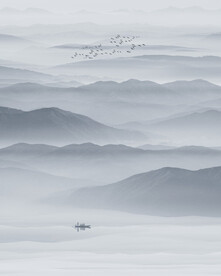 竖幅水墨山水画