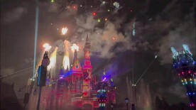 迪士尼城堡烟花实拍视频