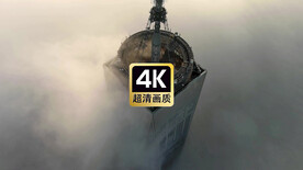 矗立在云海中的摩天大楼