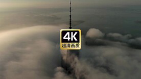 高空云海中的摩天大楼