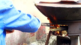 农村大锅烧柴火