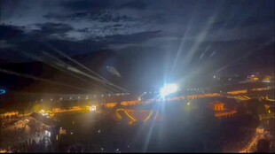 敦煌鸣沙山月牙泉演唱会