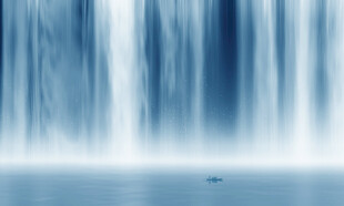 蓝色瀑布山水背景画