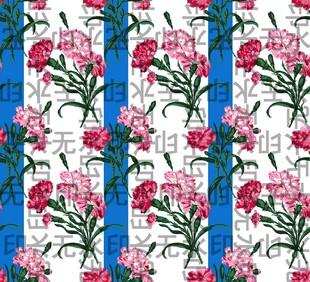 蓝白条纹间的粉色花卉图案