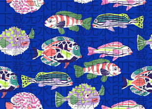 多彩鱼群图案的蓝色织物