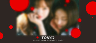 舞台上的艺人表演瞬间