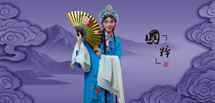 京剧演员持扇亮相