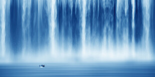 招财瀑布山水风景画